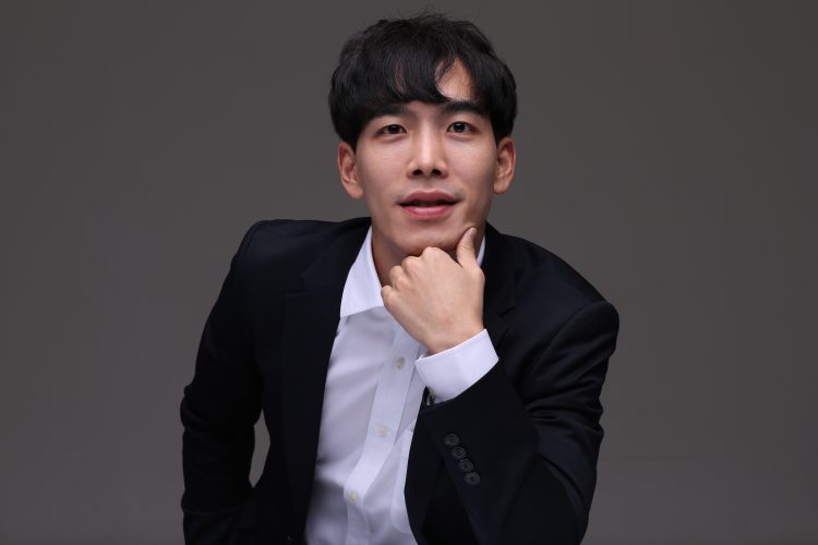 마이크 하나로 대중을 하나로 만드는 전문 행사 MC-이미지