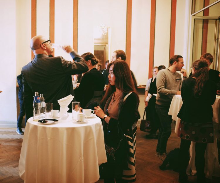 [영한/한영 번역] 저렴한 가격으로 만족도 높은 서비스를 제공합니다.-이미지